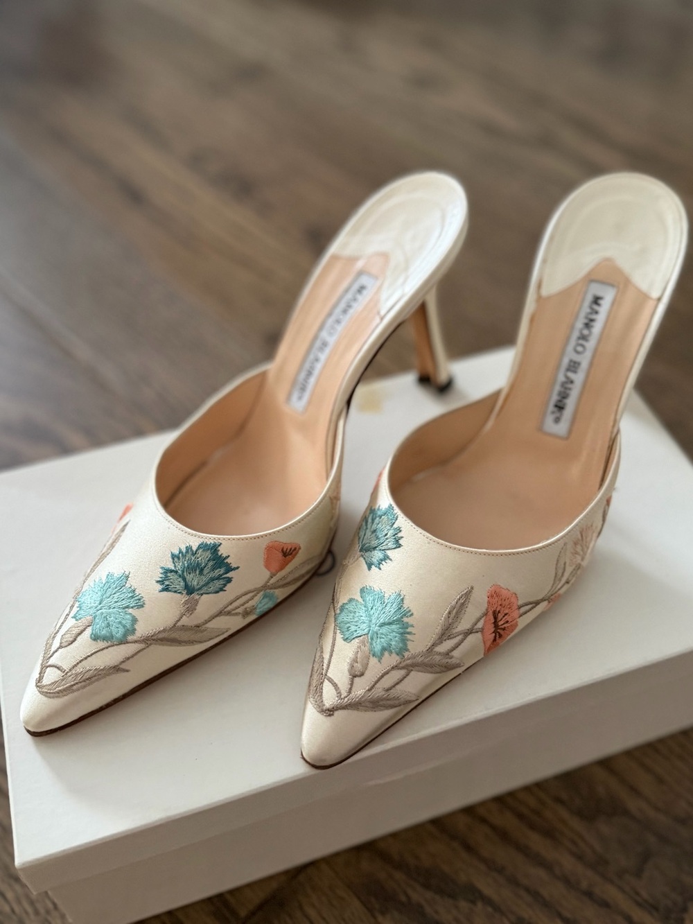 Manolo Blahnik Cream Satin Pointed-Toe Mules with Multicolor Floral Embroidery - Picture 3 of 7